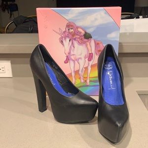 Worn once black pump size 7